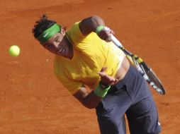 El tenista número uno, Rafael Nadal, respondió correctamente las jugadas del partido final de Montecarlo frente a Ferrer. EFE  /