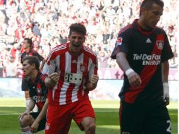 Mario Gómez celebra una de sus anotaciones. REUTERS  /