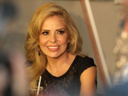 Alrededor de mil personas asistieron a la firma que ofreció la artista. A. CAMACHO  /