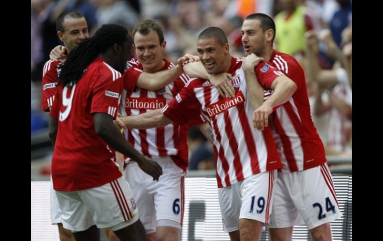 El jugador del Stoke City, Jonathan Walters, celebra su anotación ante Bolton Wanderers. REUTERS  /