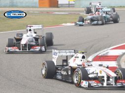 Sergio Pérez paga caro sus errores al ser sancionado dos veces por los comisarios de F1. ESPECIAL  /