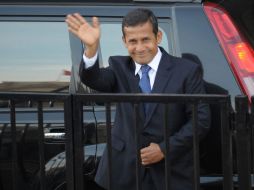 Ollanta Humala asegura que tiene un compromiso con el pueblo peruano para dar muestras de que respetará la democracia. EFE  /