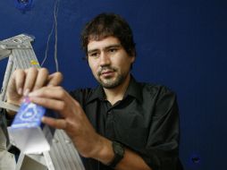 Su proyecto 'Plantas nómadas', un robot que es un microsistema de plantas y microorganismos. ARCHIVO  /