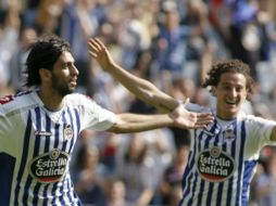 El jugador mexicano Andrés Guardado, celebra el gol de Lassad Nouioui (izq.). EFE  /