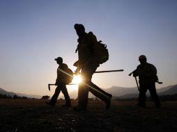 Un grupo de brigadistas en una de las zonas afectadas por el incendio en Coahuila. EFE  /