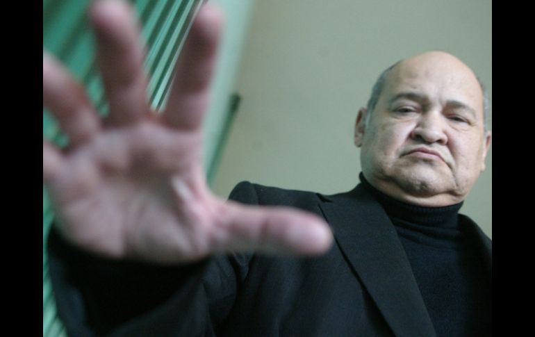 El escritor padece de problemas renales y necesita de una diálisis peritonal. ESPECIAL  /