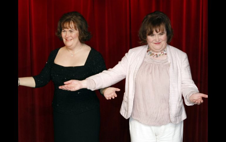 Boyle celebró con gran entuciasmo su nueva figura de cera. AP  /