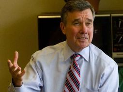 El estadounidense afirma que sería ''un grave error'' avalar la propuesta del premio Nobel de Literatura. REUTERS  /