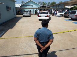 Los policías acordonaron la zona. AP  /