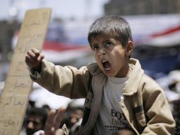 Un niño yemení grita consignas durante una manifestación. AP  /