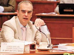 Alfredo Figueroa (izq.) dijo que el IFE no está facultado para sancionar al vocero de la Arquidócesis de México. EL UNIVERSAL  /