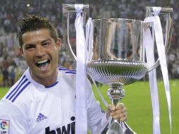 Cristiano Ronaldo festeja el título conseguido frente al Barcelona. AP  /