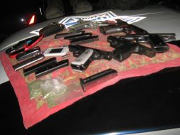 Los cuatro jóvenes detenidos dijeron haberse encontrado las armas y no saber a quién pertenecían. O. RUVALCABA  /