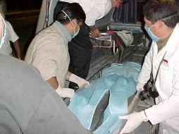 Los dos cadáveres fueron trasladados por personal del Servicio Médico Forense. ARCHIVO  /