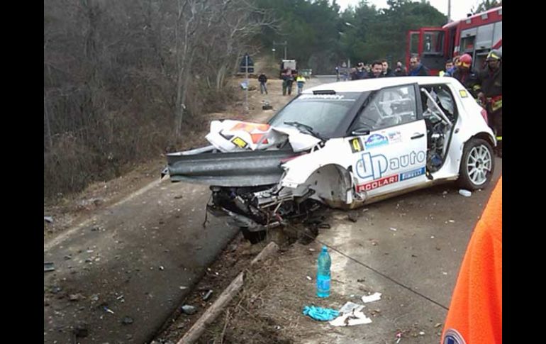 Foto del accidente de Kubica en febrero pasado, el piloto estuvo a punto de perder la mano derecha en el percance. AP  /