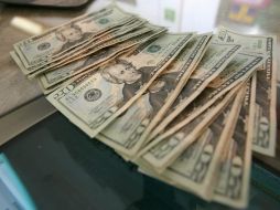 El dólar cae a 73.735, su menor nivel desde agosto del 2008. ARCHIVO  /