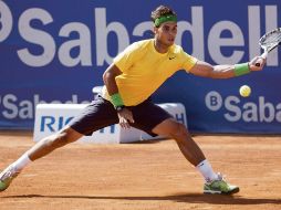 Rafael Nadal superó ayer con gran tranquilidad al tenista colombiano Santiago Giraldo por 6-3 y 6-1. EFE  /