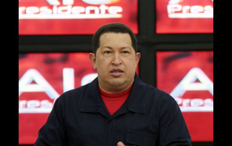 Hugo Chávez dice que debido a los enfrentamientos en Libia, el precio del petróleo seguirá subiendo. EFE  /