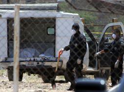 Aspecto de la exhumación de cuerpos de fosas en Durango. REUTERS  /