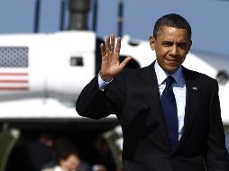 Obama en el aeropuerto de Los Angeles. REUTERS  /