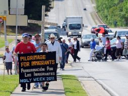El acto de resistencia formó parte de la actividad que empezó el jueves para conmemorar Viacrucis de Semana Santa. EFE  /