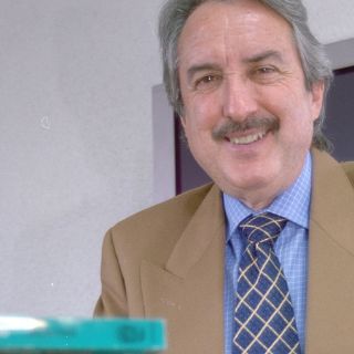 Promociona Hernán Lara Zavala Remate de Libros en la Ciudad de México