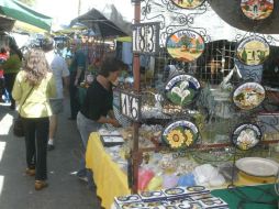 El tradicional tianguis del municipio cuenta con tres mil 600 comerciantes y se instala sobre avenida Tonaltecas. ARCHIVO  /