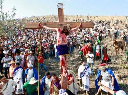 La crucifixión se representó en el Cerro de la Cruz en el municipio de Tlaquepaque. E. PACHECO  /