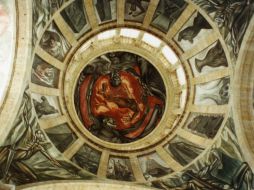 Los murales del pintor jalisciense José Clemente Orozco son apreciados por los visitantes. EL INFORMADOR / ARCHIVO
