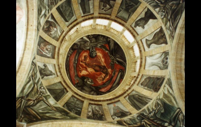 Los murales del pintor jalisciense José Clemente Orozco son apreciados por los visitantes. EL INFORMADOR / ARCHIVO