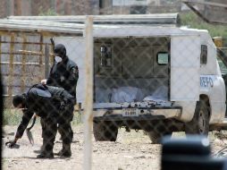 Aspecto del taller en Durango de donde se han exhumado 58 cadáveres, a los que se suman los tres localizados en NL. EFE  /