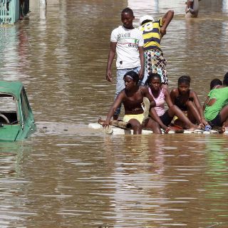 Suman 415 los muertos por intensas lluvias en Colombia