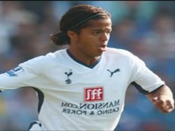 El mexicano Giovani dos Santos durante partido con el Racing. ESPECIAL  /