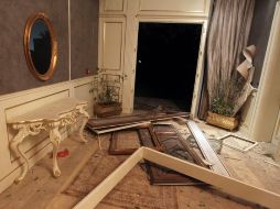 Vista de hoy de una habitación destruida del complejo de Muamar Gadhafi, que fue atacado por la OTAN en Trípoli. EFE  /