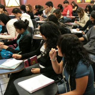 Ayudan a bachilleres a elegir profesión