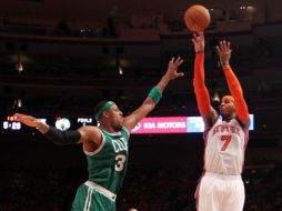 Kevin Garnett (5) tuvo un gran juego al sumar 26 puntos y bajar10 rebotes. REUTERS  /