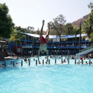 Una escapada con toboganes y albercas