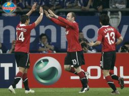El 'Chicharito' dio el pase del gol de Rooney. REUTERS  /