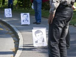 Medio centenar de personas recuerdan a las víctimas del accidente nuclear de Chernóbil en la ciudad de Ginebra, Suiza. EFE  /