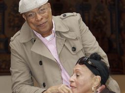 El disco contiene temas como ''Claro de luna'', ''Esta tarde vi llover'', ''Huesito'' y ''Me acostumbraste a estar sin ti''. EFE  /