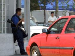 A raíz de los sucesos violentos y asaltos registrados en la ciudad, la policía tapatía reforzó la vigilancia. ARCHIVO  /