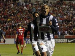 Humberto Suazo celebra su anotación, la única del partido y con la que Monterrey se coronó. REUTERS  /
