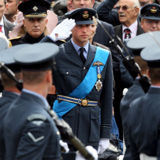 Un futuro relajado para los príncipes Guillermo y Enrique