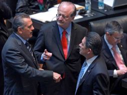 Los senadores Manlio Fabio Beltrones, Graco Ramírez y Carlos Navarrete, durante sesión ordinaria de la Cámara Alta. EL UNIVERSAL  /