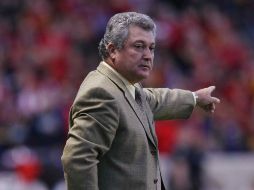 Manuel Vucetich dando indicaciones a sus jugadores en la final de la Concachampions. MEXSPORT  /