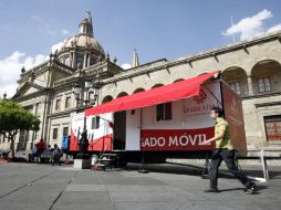 Las personas sorprendidas tirando basura en la vía pública son remitidas al Juzgado Móvil ubicado en la Plaza de Armas. E. BARRERA  /
