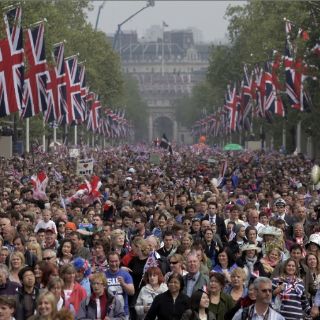 Más de un millón de personas salieron a las calles por la boda real