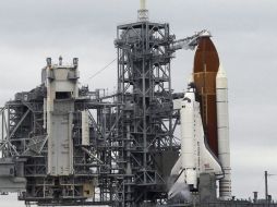 El transbordador llevará diversos artefactos para investigaciones que se llevan a cabo en la EEI. AP  /