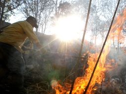 Hoy concluyeron nueve días de labores para extinguir el incendio en San Gabriel. A CAMACHO  /
