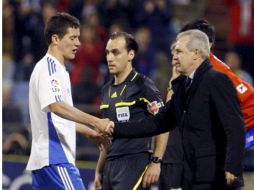 Javier Aguirre en su pasado partido con el Zaragoza ante el Almería. EFE  /